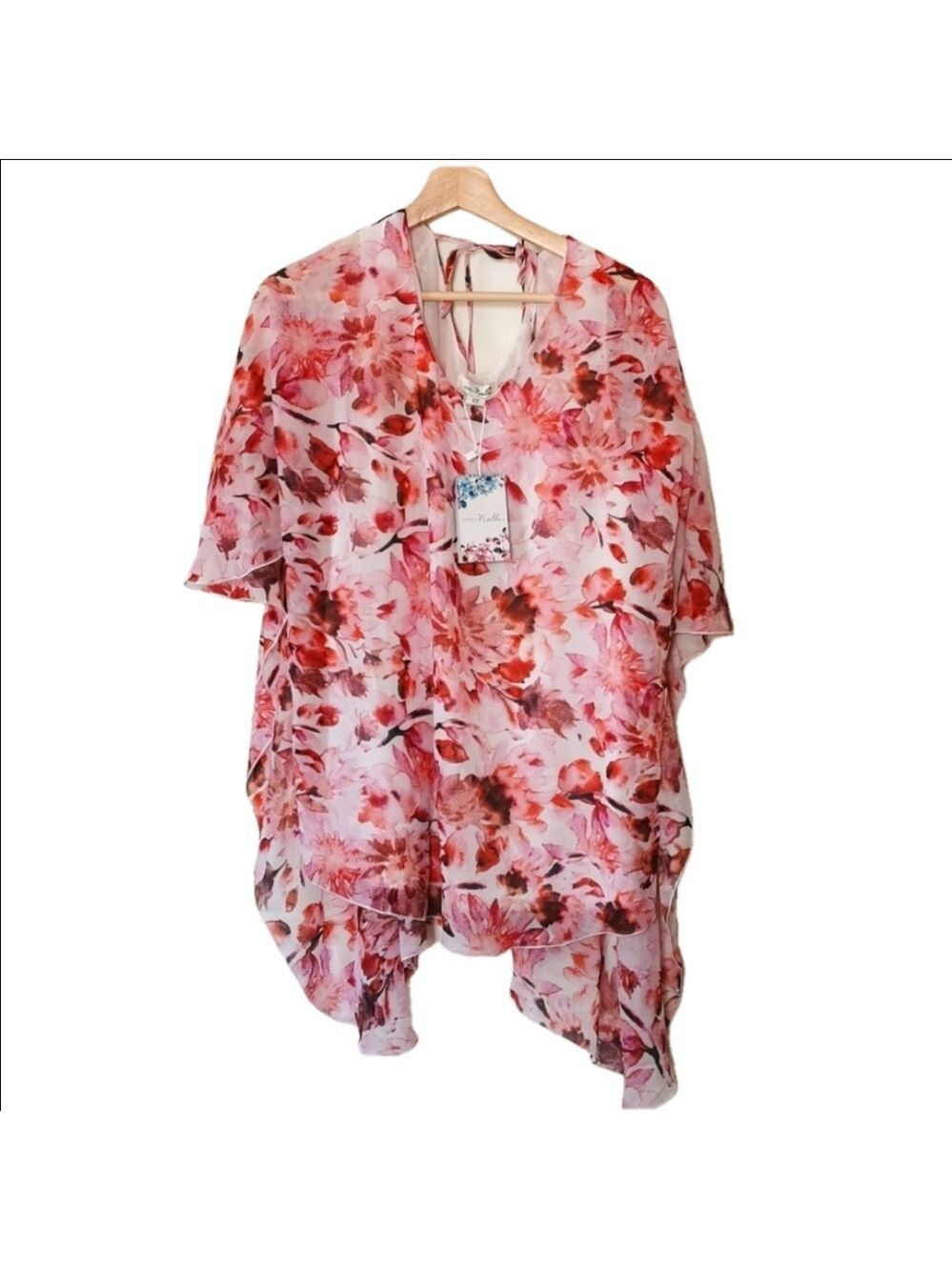 NWT Simply Noelle Floral Romantic Cottagecore Tunic. Size small /medium.